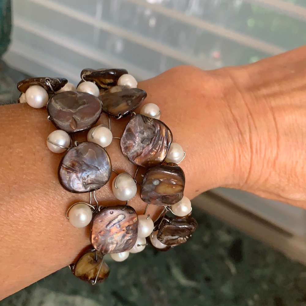 Shell and pearls bracelet